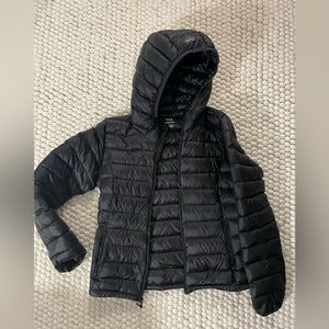 Aritzia packable hooded puffer jacket